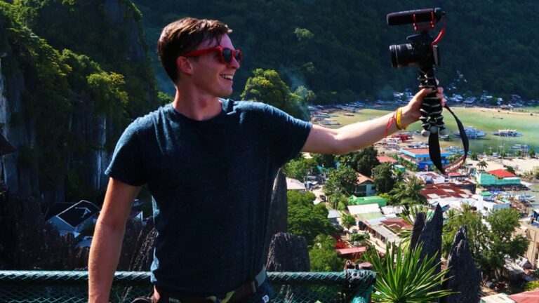 10 Camera Presence Tips for Aspiring Travel Vloggers (2023)