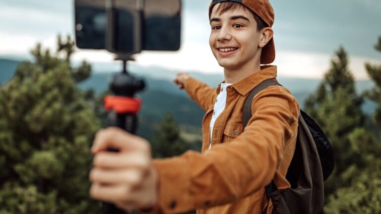 Best Travel Vlogging Tutorials: Step-by-Step YouTube Guides